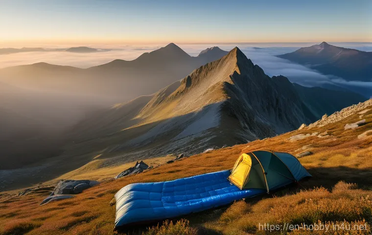 캠핑 용품 세트 - Prompt 1: The Solo Thru-Hiker's Dawn**
